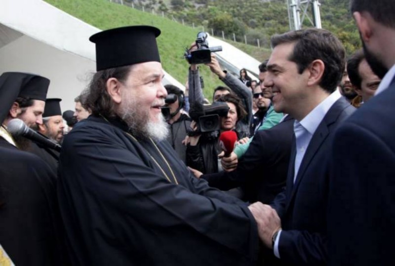 Ιερέας σε Τσίπρα: Οι δρόμοι γεφυρώνουν αποστάσεις και η πίστις χάσματα