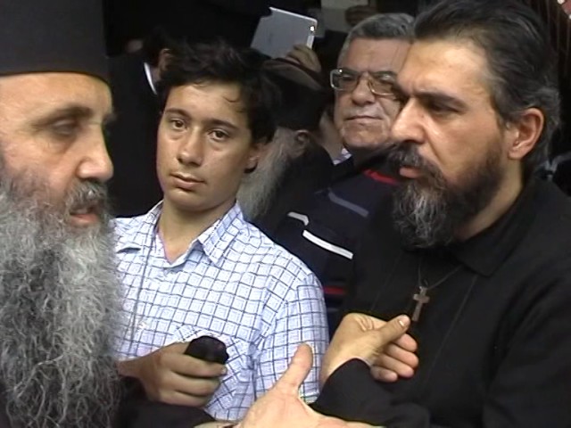 Μάχη εντός των τειχών με τους αποτειχισμένους