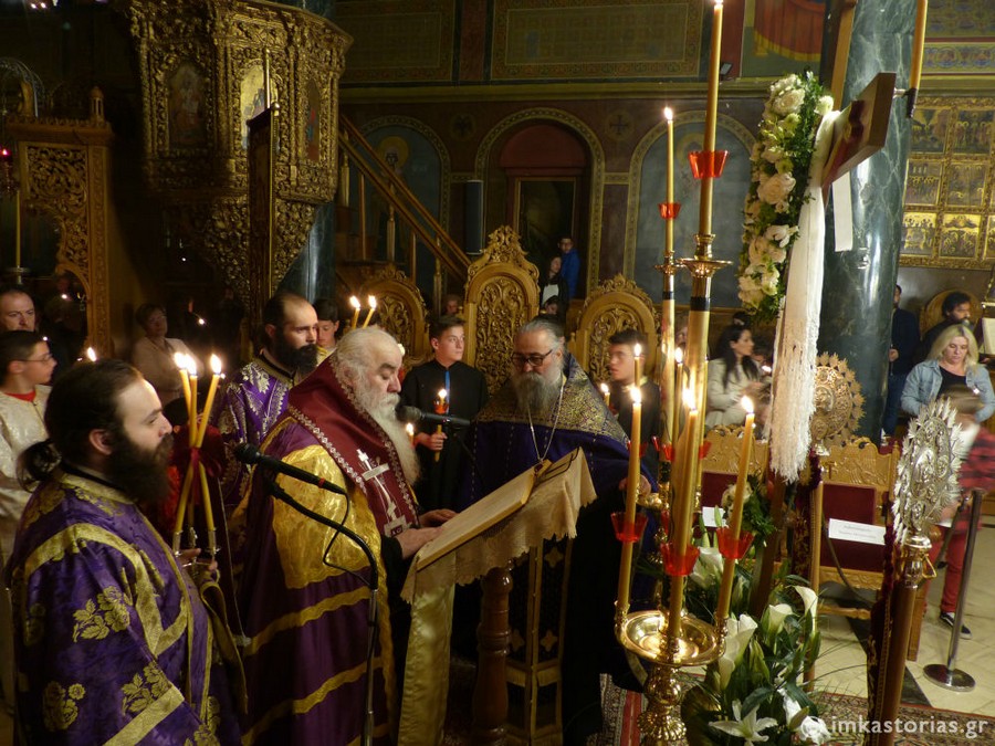 Η Ακολουθία των Παθών στον Μητροπολιτικό Ναό Καστοριάς