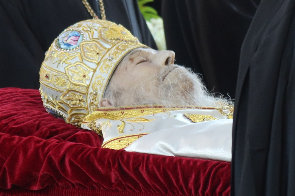 H ταφή  του Μητρ. πρ. Πειραιώς Καλλινίκου στην Ι.Μονή «Παναγία η Χρυσοπηγή»