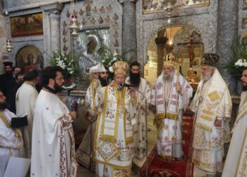 Τα ονομαστήρια του Μητροπολίτη Παροναξίας και χειροτονία Διακόνου στην Παναγία Εκατονταπυλιανή