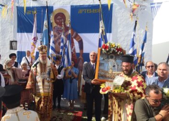 Με πρωτοφανή συμμετοχή πιστών η Μύκονος τίμησε τον Προστάτη της Άγιο Μεγαλομάρτυρα Αρτέμιο