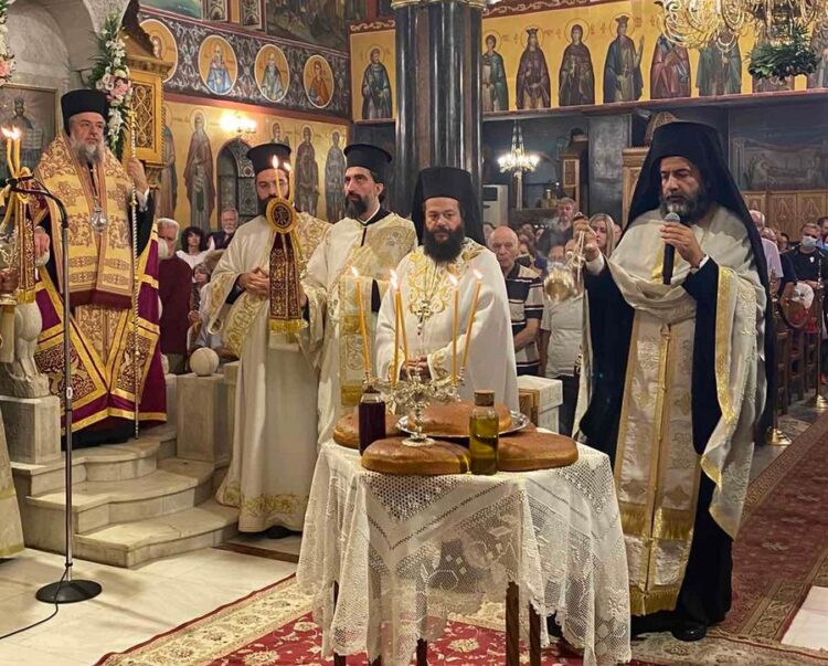 Πολυαρχιερατικός Εσπερινός Συνάξεως Παναγίας Βουρλιώτισσας και Υποδοχή Τιμίου Ξύλου στη Ν. Φιλαδέλφεια