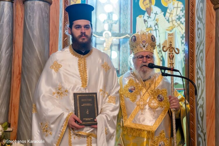 Χαράς ευαγγέλια στον Υμηττό! Ο Μητροπολίτης Καισαριανής Δανιήλ χειροτόνησε νέο Πρεσβύτερο