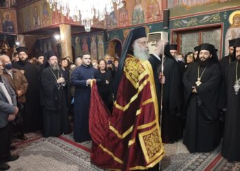 Ο Εσπερινός της Αγίας Αικατερίνης στα Τριαντεΐκα Αγρινίου χοροστατούντος του Επισκόπου Ταλαντίου