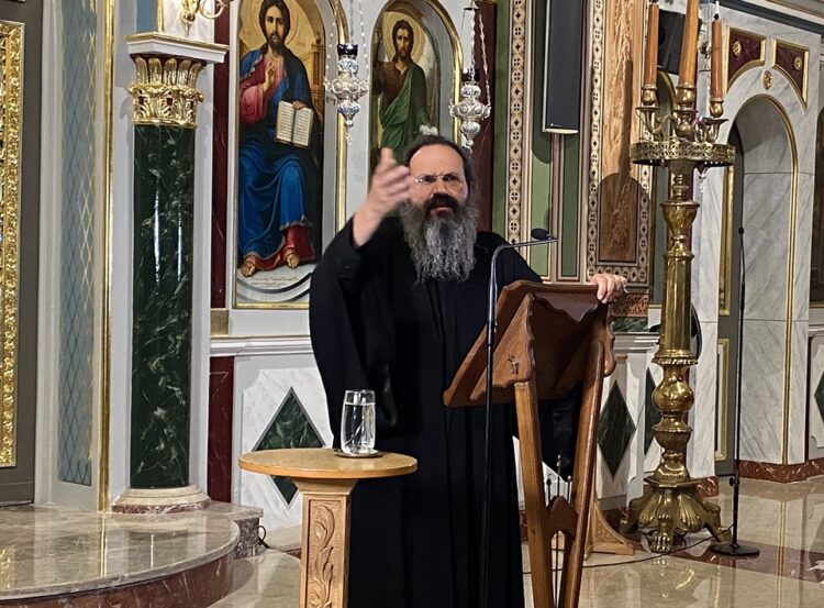 Πρωτοπρεσβύτερος π. Σπυρίδων Βασιλάκος: Η ελπίδα της αγάπης και η “ελπίδα” της απάτης