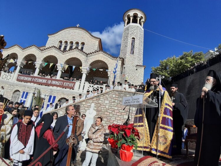Ενθρονίστηκε ο νέος Μητροπολίτης Παραμυθίας Σεραπίων