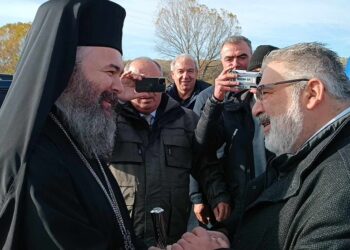 Άκρως συγκινητική η “πρώτη” υποδοχή του νέου Μητροπολίτη Φλωρίνης έξω από την Πτολεμαΐδα!