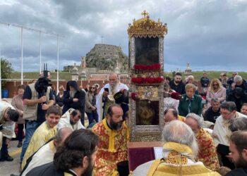 H μεγαλοπρεπής λιτανεία του σκηνώματος του Αγίου Σπυρίδωνο στην Κέρκυρα