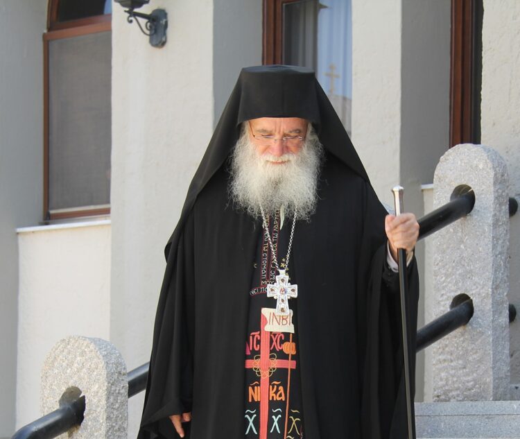 Ο Γέροντας Νεκτάριος στον Πειραιά και την Πεύκη