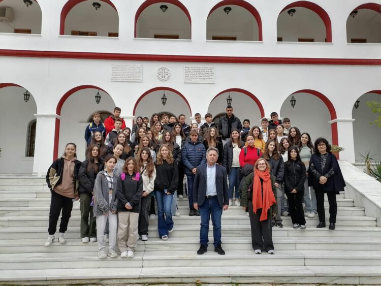 Επίσκεψη του 1ου Γυμνασίου Μάνδρας  στο Διορθόδοξο Κέντρο