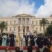 Τα σύννεφα και η βροχή υποκλίθηκαν στον Άγιο Νικόλαο και παραχώρησαν τη θέση τους στον ήλιο, που λάμπρυνε την εορτή και τη λιτανεία του Πολιούχου της Σύρου