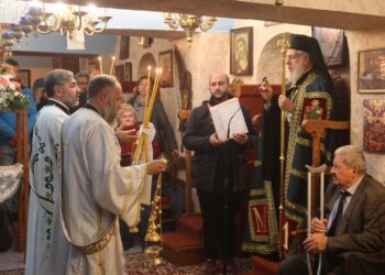 Ο λαός της Μυκόνου, όπως πάντοτε, αθρόος και με κατάνυξη τίμησε τον Όσιο Πατάπιο