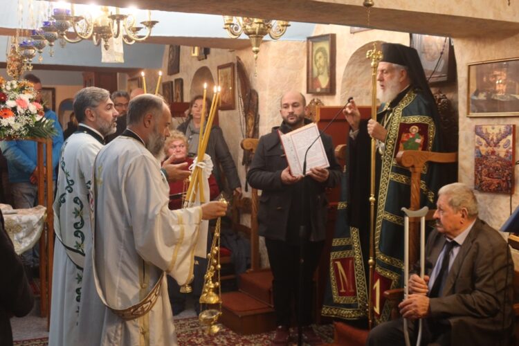 Ο λαός της Μυκόνου, όπως πάντοτε, αθρόος και με κατάνυξη τίμησε τον Όσιο Πατάπιο