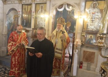 Χειροθεσία Αναγνώστου από τον Μητρ. Σύρου