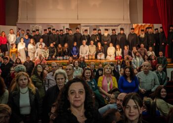 Ενθουσιασμός και συγκίνηση από την παράσταση «ΚΑΘΕ ΜΕΡΑ ΧΡΙΣΤΟΥΓΕΝΝΑ» στην Άμφισσα