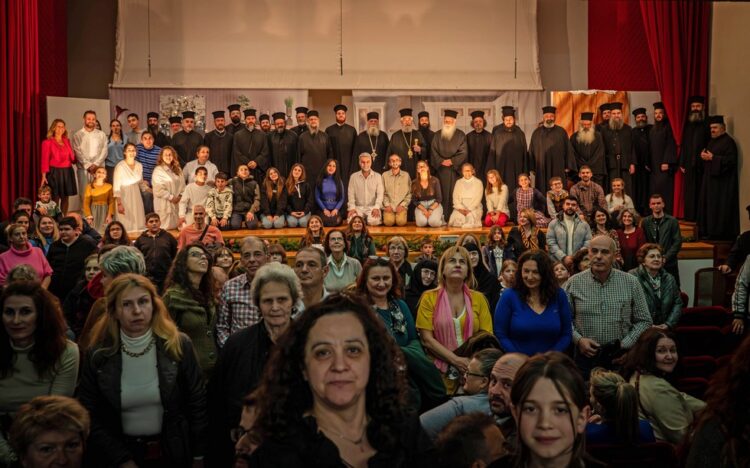 Ενθουσιασμός και συγκίνηση από την παράσταση «ΚΑΘΕ ΜΕΡΑ ΧΡΙΣΤΟΥΓΕΝΝΑ» στην Άμφισσα