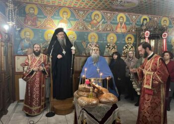 Στο πανηγυρίζων Παρεκκλήσιο του Αγίου Ελευθερίου στη Λάρισα  ο Λαρίσης Ιερώνυμος