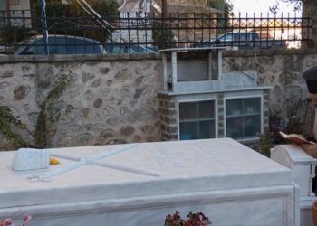 Ο Φθιώτιδος Συμεών τέλεσε τρισάγιο επί του τάφου του Καστορίας Σεραφείμ