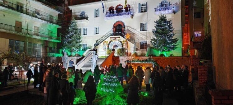 Άναμμα της Φάτνης της Ιεράς Μητροπόλεως Γρεβενών