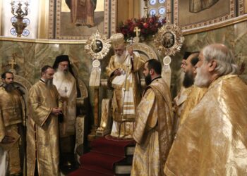 Η Θεία Λειτουργία των Χριστουγέννων στη Μητρόπολη Αθηνών