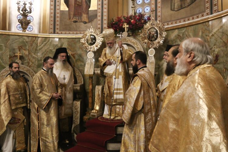 Η Θεία Λειτουργία των Χριστουγέννων στη Μητρόπολη Αθηνών