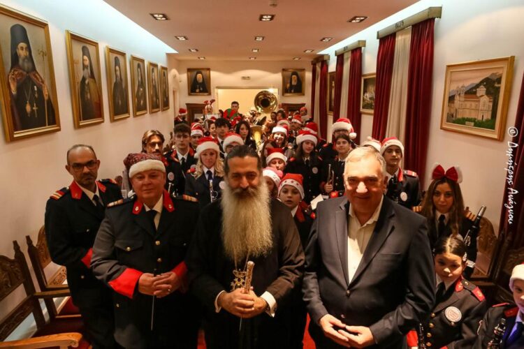 Πλημμυρισμένο από μελωδίες και ευχές το «Δεσποτικό» στην Λαμία