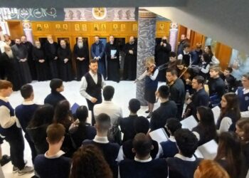 Μαθητές της Ριζαρείου Εκκλησιαστικής Σχολής έψαλαν τα κάλαντα στα Γραφεία της Ιεράς Συνόδου