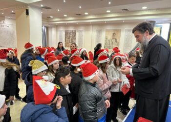 Καλανδιστές των Χριστουγέννων «πλημμύρισαν» το Επισκοπείο Σερρών