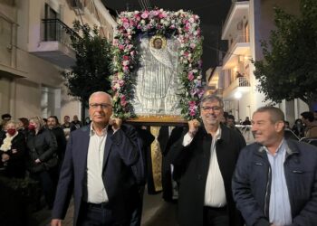 O γενικός Γραμματέας του υπουργείου Εσωτερικών στη λιτανεία της Αγίας Βαρβάρας στη Δάφνη