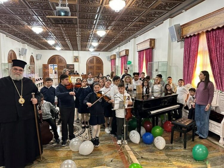 Κάλαντα και Χριστουγεννιάτικα τραγούδια στον Μητροπολίτη Ταμασού Ησαΐα