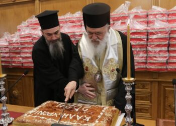 Η κοπή της Πρωτοχρονιάτικης πίτας στην Ιερά Σύνοδο