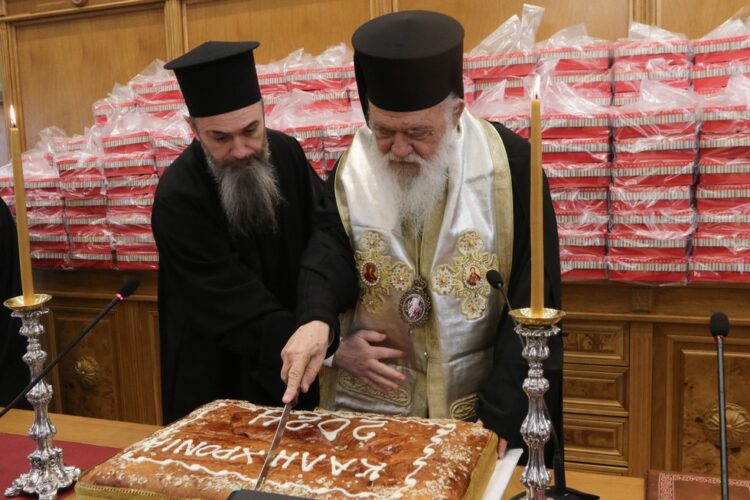 Η κοπή της Πρωτοχρονιάτικης πίτας στην Ιερά Σύνοδο