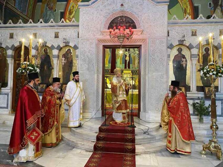 Με «λύσσα και μανία» προσπαθούν να μας αποκόψουν από τους πνευματικούς Πατέρες μας