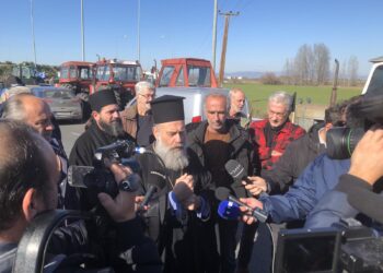 Στο «μπλόκο» των αγροτών ο Θεσσαλιώτιδος Τιμόθεος