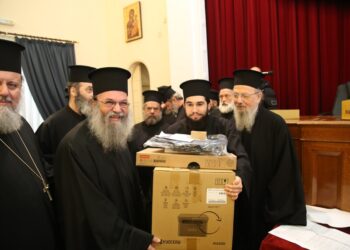 Ἐπίδοση ὑλικοῦ ψηφιοποίησης Ἐνοριῶν στήν Ἱερὰ Μητρόπολη Ναυπάκτου