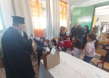 Ο Μητρ. Χαλκίδος στο Δημοτικό Σχολείο και το Νηπιαγωγείο Πολιτικών