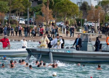 Μέ λαμπρότητα ἡ ἑορτή τῶν Θεοφανείων καί ὁ καθαγιασμός τῶν ὑδάτων στην Γλυφάδα