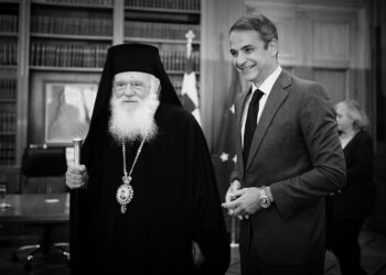 «Κραδασμοί» για τα ομόφυλα ζευγάρια: Οι γαλάζιες ενστάσεις και οι αντιρρήσεις της Εκκλησίας – Το παρασκήνιο και τα μηνύματα