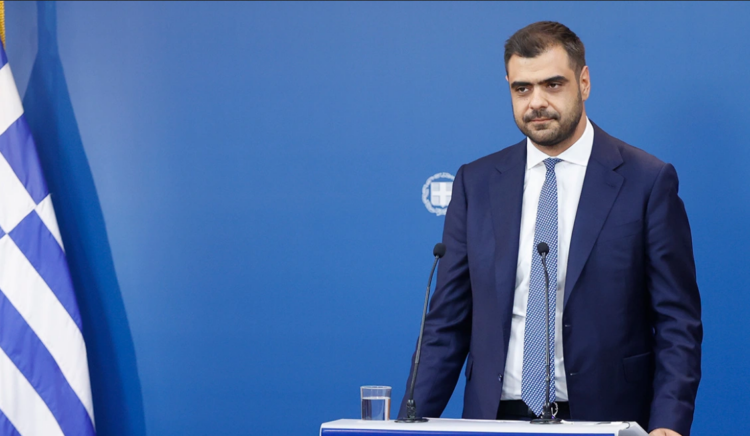 Μπαίνεις στη ΝΔ πολιτικάντης και βγαίνεις… γέροντας!