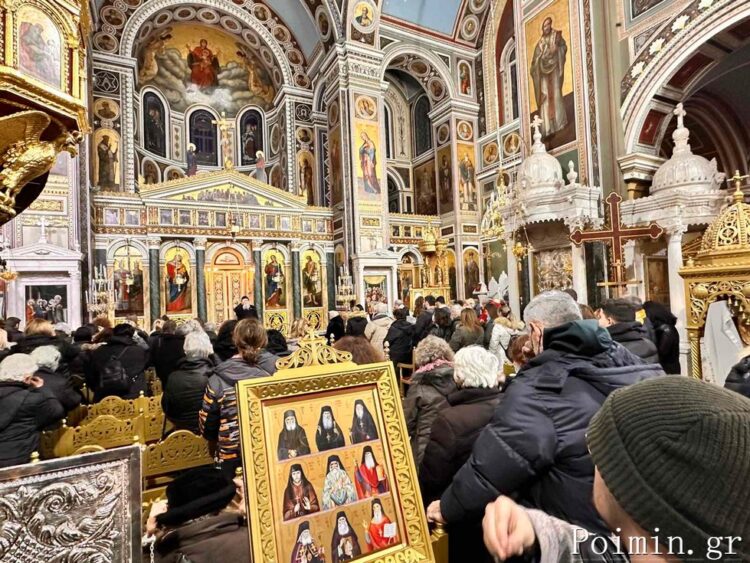 Κοσμοσυρροή πιστών στον Ιερό Ναό Αγίου Κωνσταντίνου Πειραία για να προσκυνήσει τον Άγιο Σεραφείμ του Σάρωφ