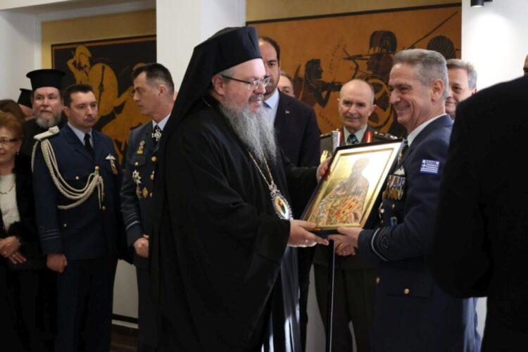 Στην αλλαγή διοικήσεως του Αρχηγείου Τακτικής Αεροπορίας ο Μητρ. Λαρίσης