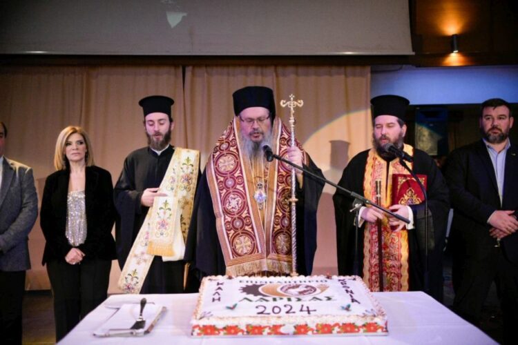 Ο Μητρ. Λαρίσης  στην κοπή βασιλόπιτας του Επιμελητηρίου Λάρισας