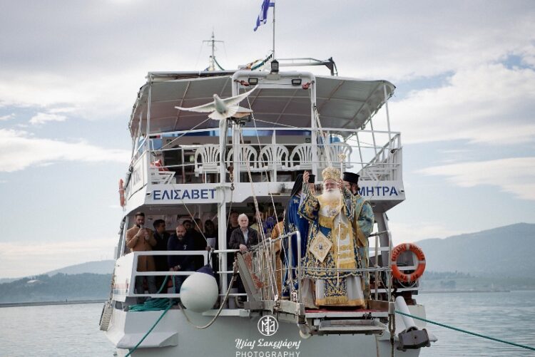 Δημητριάδος Ιγνάτιος: «Κρατείστε μέσα σας το φως του Χριστού» – Λαμπρά τα Θεοφάνεια στον Βόλο