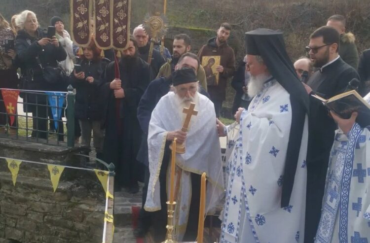 Ὁ Ἁγιασμὸς τῶν ὑδάτων στὴν Ἱερὰ Μονὴ Μολυβδοσκεπάστου