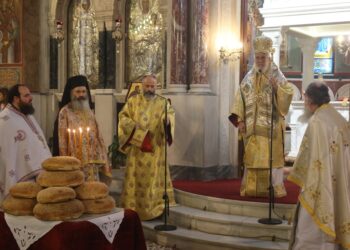 Με τους εν Αθήναις Κείους συνηντήθη Λειτουργικώς ο Μητρ. Σύρου Δωρόθεος Β’