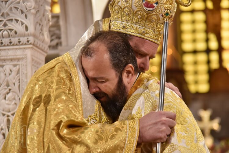 ΧΕΙΡΟΤΟΝΙΑ ΠΡΕΣΒΥΤΕΡΟΥ  & ΧΕΙΡΟΘΕΣΙΑ ΑΡΧΙΔΙΑΚΟΝΟΥ  ΣΤΗΝ Ι.Μ. ΘΕΣΣΑΛΟΝΙΚΗΣ