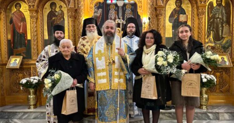 Φλώρινα: Τιμήθηκε 46χρονη μάνα με 11 παιδιά και 100χρονη γιαγιά με 3 παιδιά, 10 εγγόνια, 15 δισέγγονα, 1 τρισέγγονο!