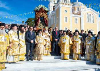 Λαοθάλασσα πιστών για την πολιούχο της Καλαμάτας «Παναγία Υπαπαντή»