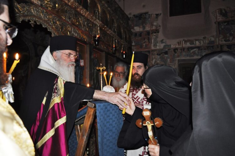 Διπλή Μοναχική Κουρά στην Ανατολή Αγιάς